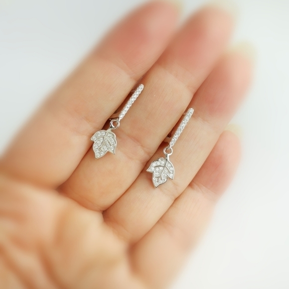 Leaf Earrings CZ Sterling Silver Leverback 🆕 - Picture 7 of 8